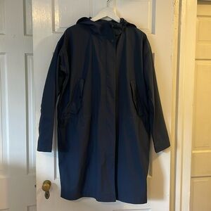 Navy blue Everlane Anorak, Size L, wind and water resistant and nice big hood